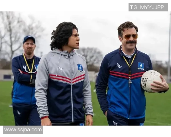 从球场到教练席足球明星转型教练的传奇故事与挑战