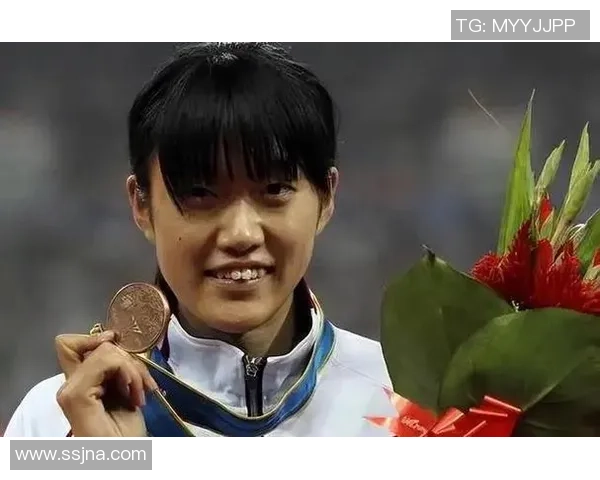 日本足球明星的奇葩表现引发热议网友调侃称其智障行为令人哭笑不得