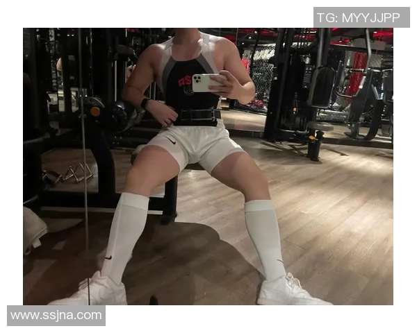 足球明星穿着的足球袜时尚风格与设计解析图集 足球明星穿着的足球袜时尚风格与设计解析图集