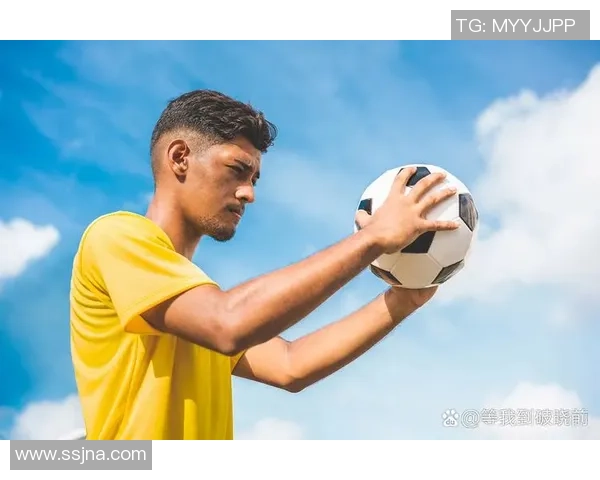 外国足球明星的传奇人生与场上风采的背后故事 外国足球明星的传奇人生与场上风采的背后故事